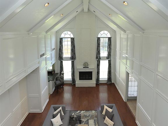 3rd image of 15403 Crescent Oaks Ct