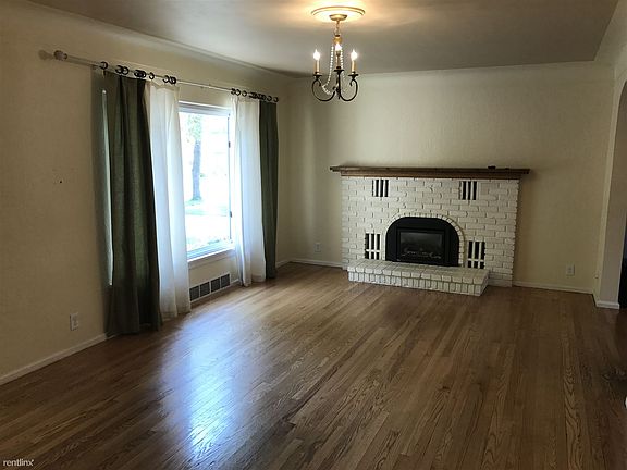 2nd image of 2412 Pine St