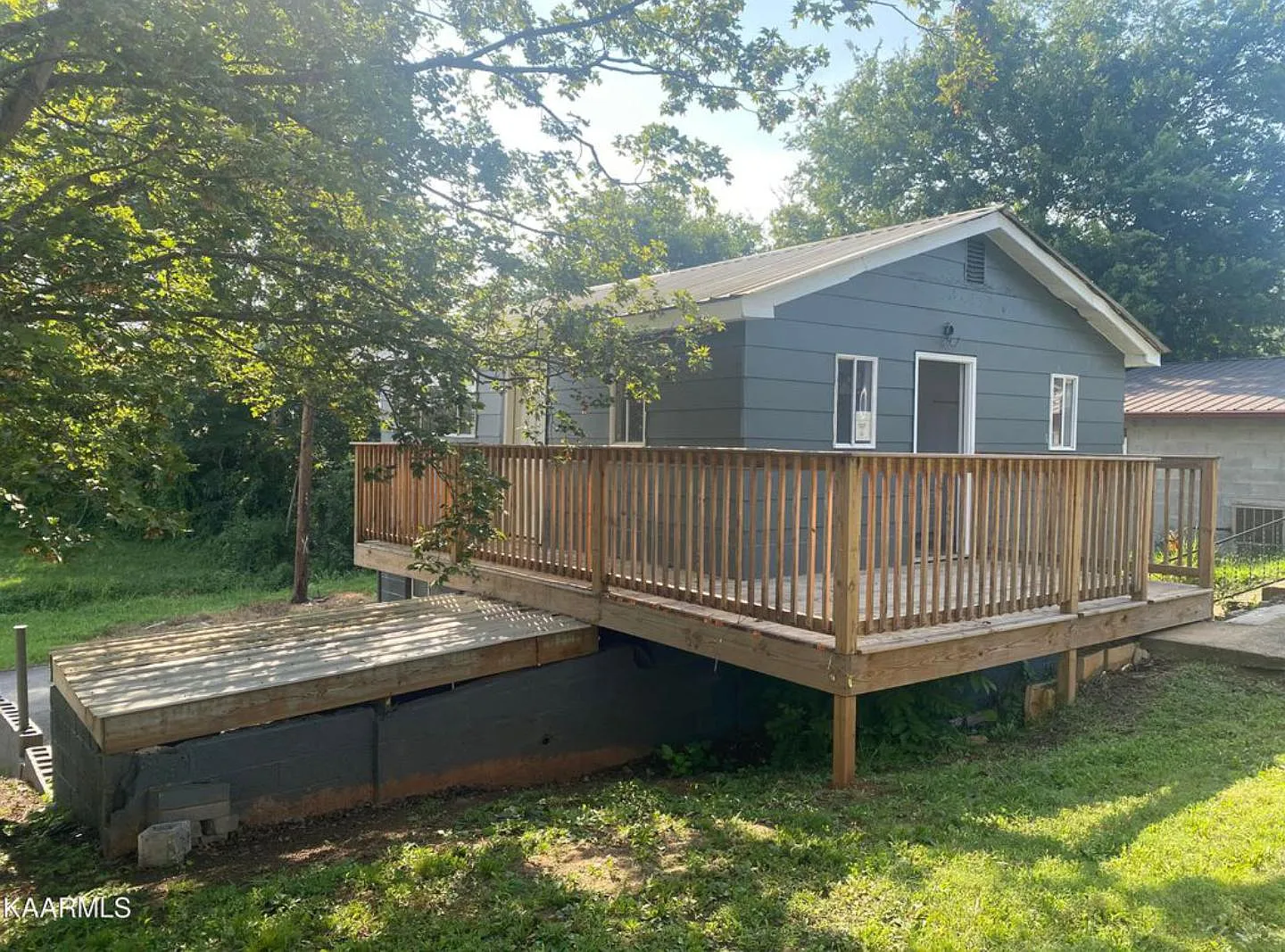 206 Ferry St — Photo 2