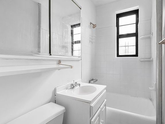 5th image of 343 Bedford Ave #1E