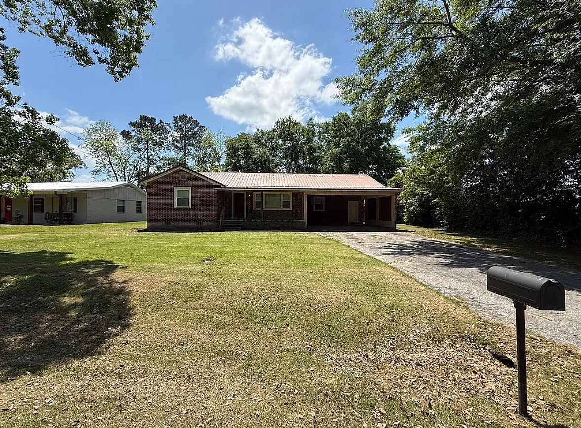 3 bed, 1.5 bath, 1225 sqft, $1,850 — Photo 3