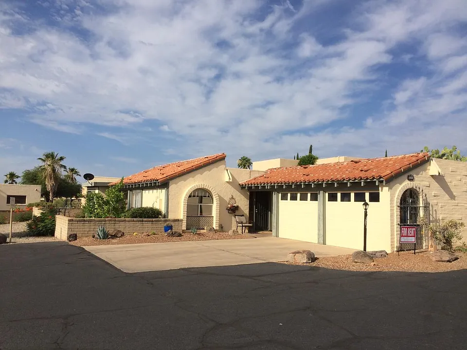1281 W Calle Serrano