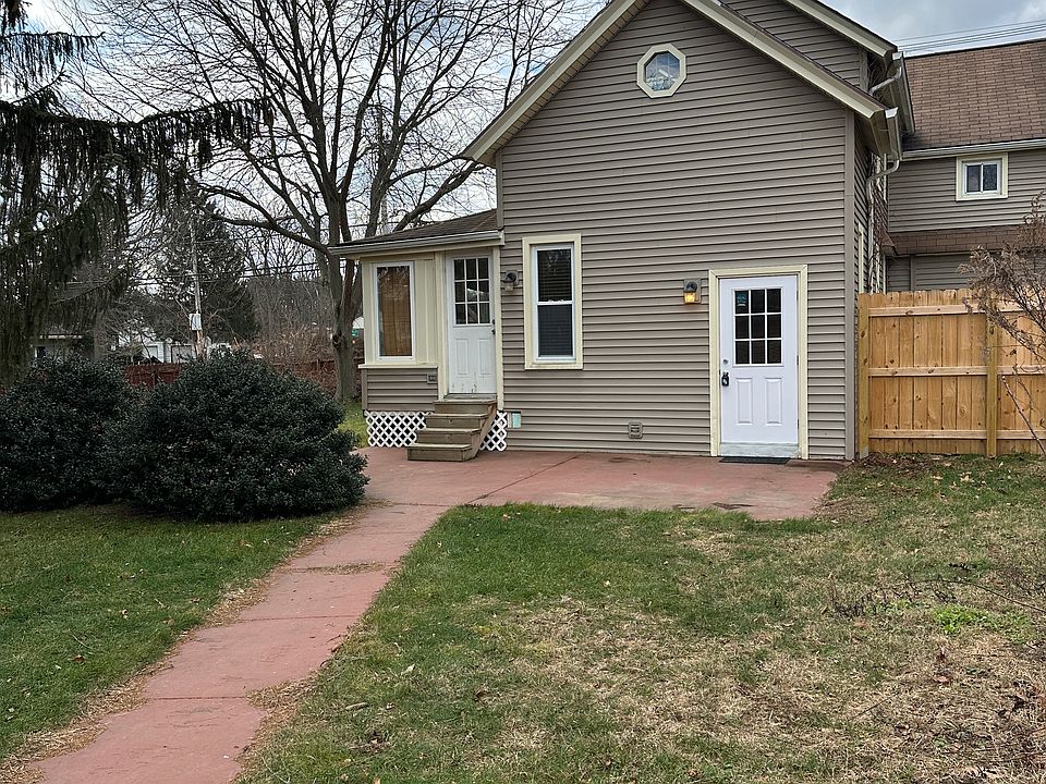 1st image of 260 Jefferson Ave #1