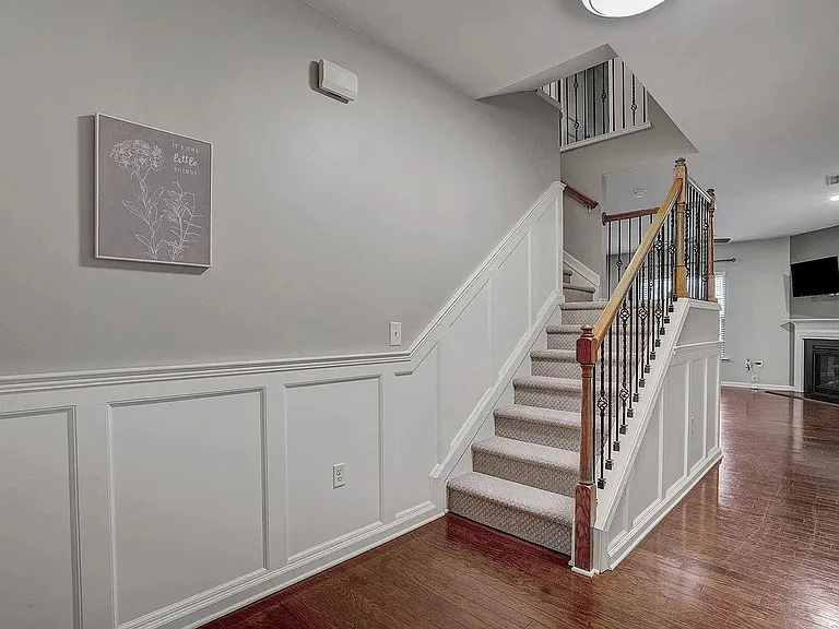 239 Lynchwick Ln — Photo 3