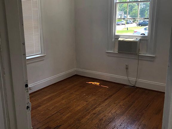 3rd image of 3031 Greenway Ave