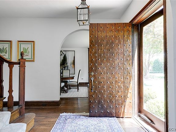5th image of 8 Greenway Ln