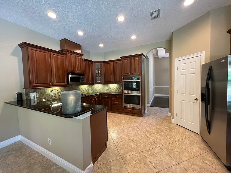 630 Broadoak Loop — Photo 11