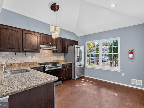 4th image of 58 Beacon Pl
