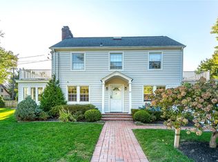 23 Allenwood Rd, Great Neck, NY 11023