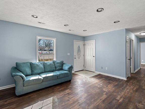 3rd image of 1502 Royal Oak Ct