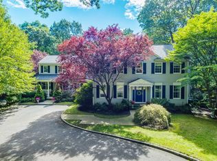 4 Woodfield Ct, Lloyd Harbor, NY 11743