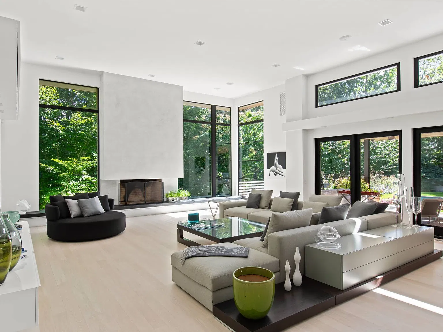 Ultimate Glass Sanctuary with Oversized L Shaped Pool — Photo 2