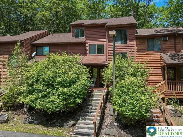 213 Falls Cir, Bushkill, PA 18324