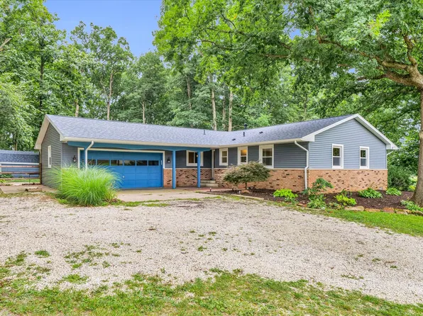 707 W Main St, Mahomet, IL 61853