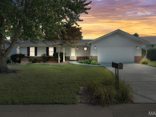 16 Yellowstone Ct, Saint Peters, MO 63376