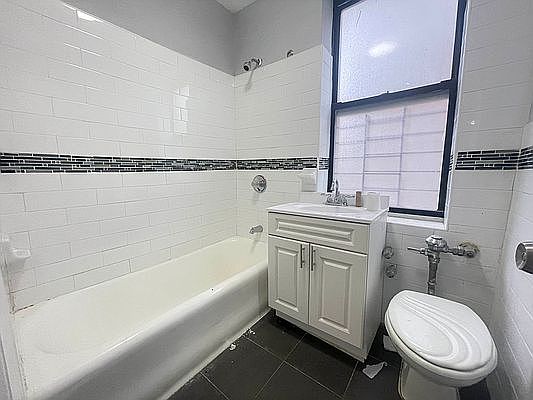 5th image of 3572 Dekalb Ave #B2