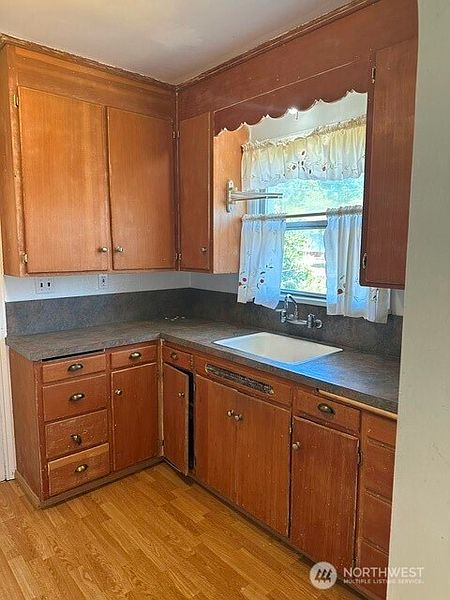 4th image of 4137 54th Avenue SW