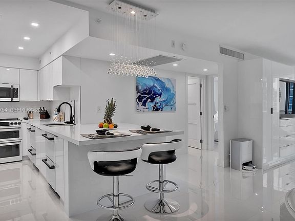 3rd image of 2501 S Ocean Dr APT 1515