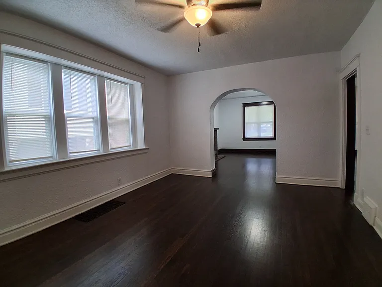 2640 Victor St — Photo 6