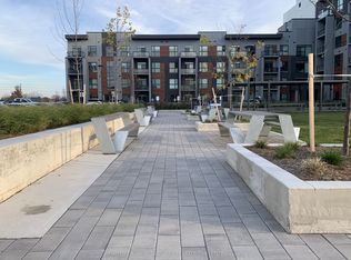 95 Dundas St W #204, Oakville, ON L6M 4L9