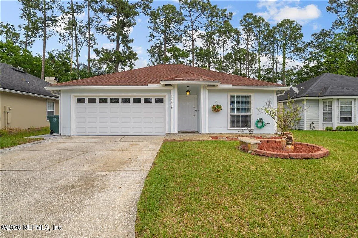 3 bed, 2.0 bath, 1267 sqft, $2,350 — Photo 2
