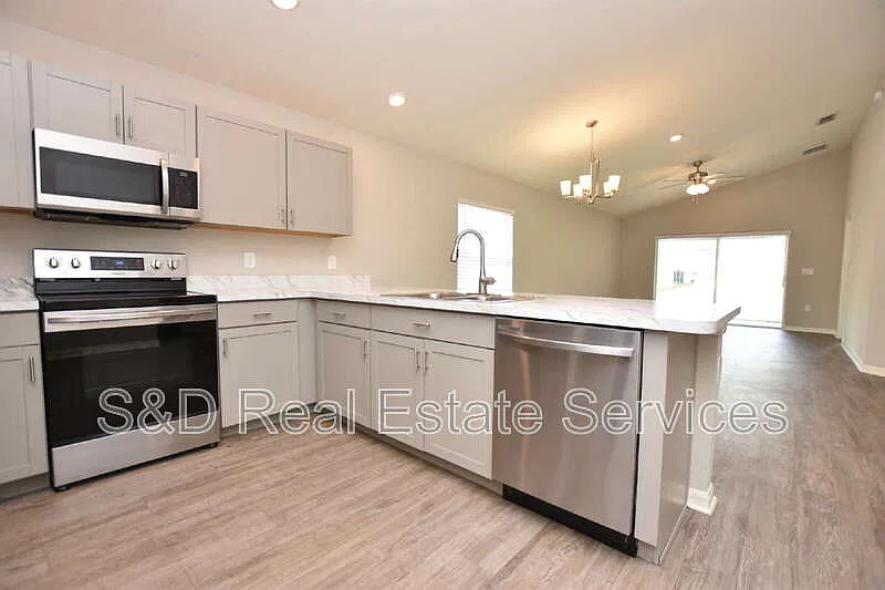 3 bed, 2.0 bath, 1479 sqft, $1,800 — Photo 4