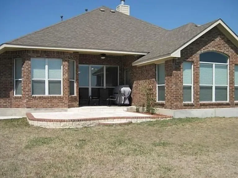 4 bed, 2364 sqft, $2,800 — Photo 3