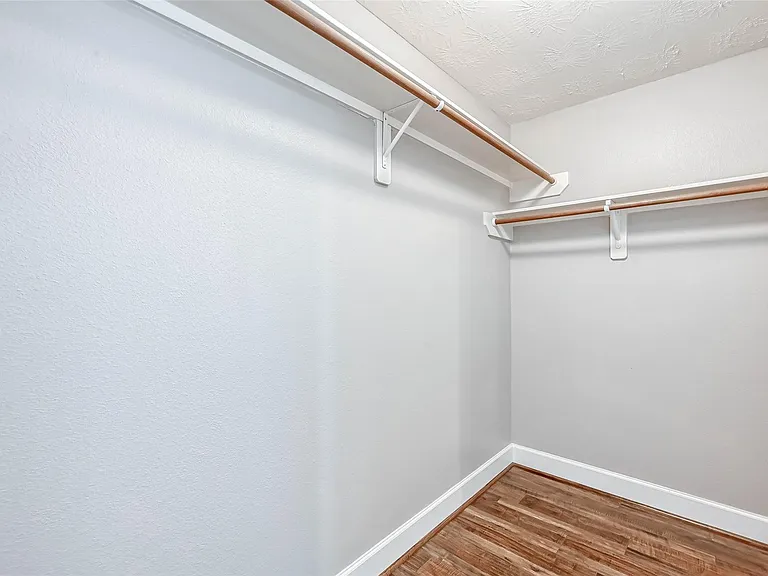 15943 Pleasant Green Cir — Photo 32