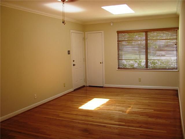 2nd image of 1542 Cheshire Ln
