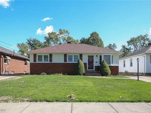 6441 Mandalay Dr, Parma Heights, OH 44130