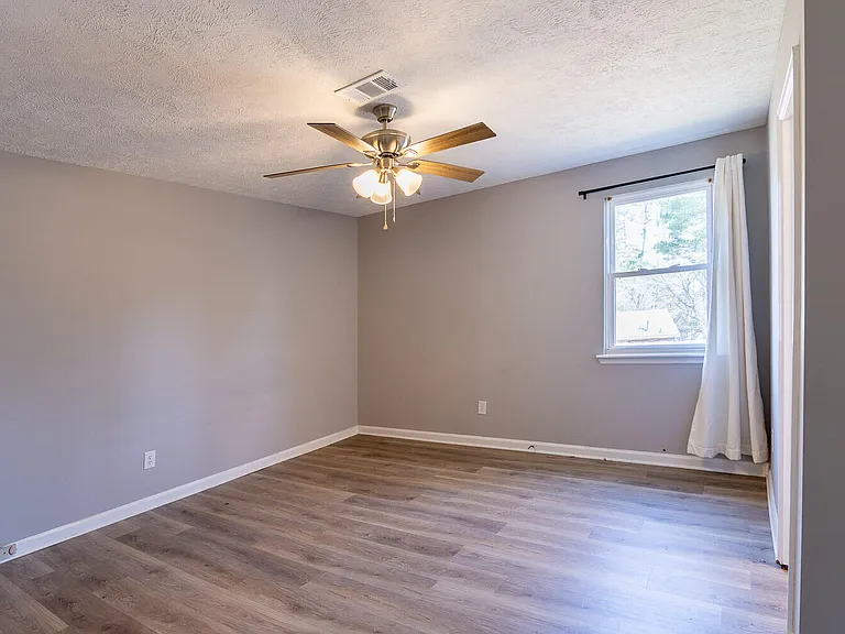 2115 Oakleaf Ct — Photo 13