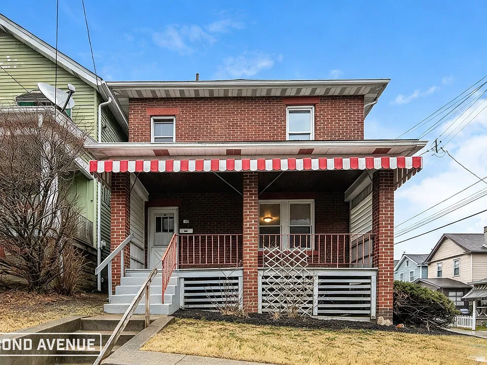 300 James St