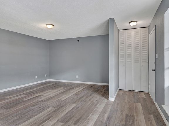 4th image of 315 Convention Blvd APT 10