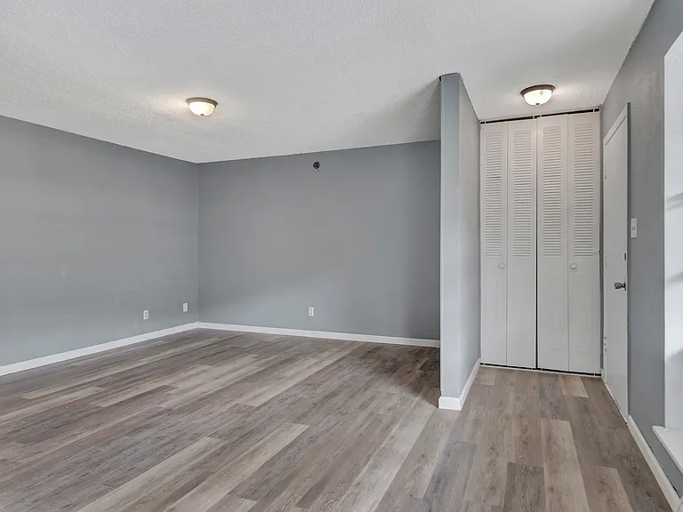 Greenbriar Apartments — Photo 4