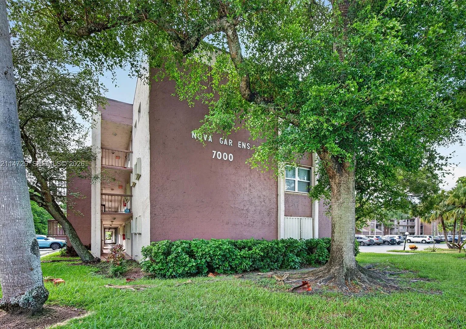 Nova Gardens Condo — Photo 1