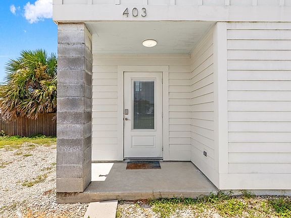 3rd image of 403 Oleander Ave