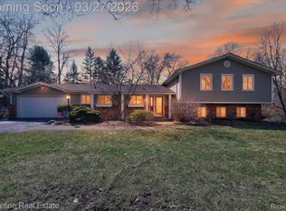 47025 S Chigwidden Dr, Northville, MI 48167