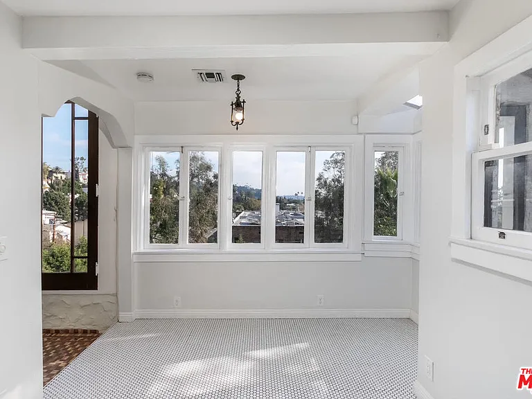 2030 Vine St — Photo 12