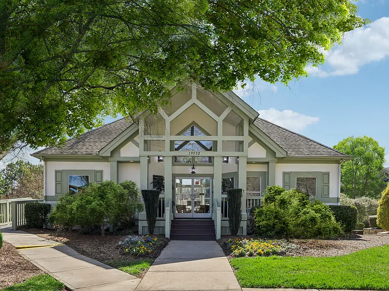 One Norman Square — Photo 22