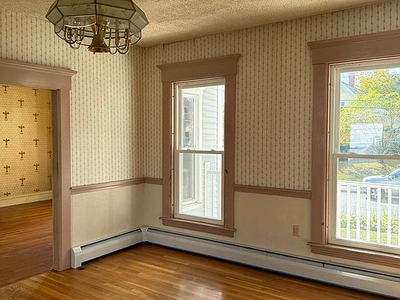 3rd image of 90 Appleton Street