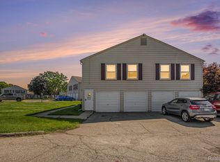 3126 Beechtree Ct #49-D, Lake Orion, MI 48360