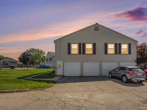 3126 Beechtree Ct #49-D, Lake Orion, MI 48360