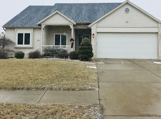 492 Country Dr, Monroe, MI 48162