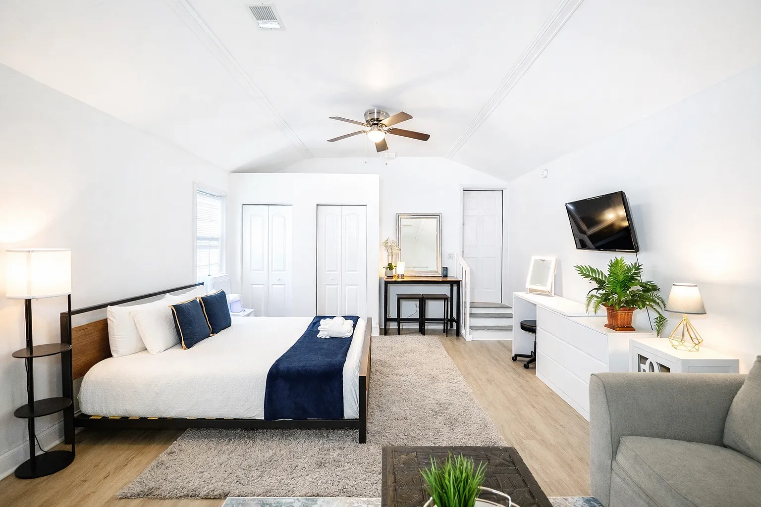 Studio, 420 sqft, $1,950 — Photo 2