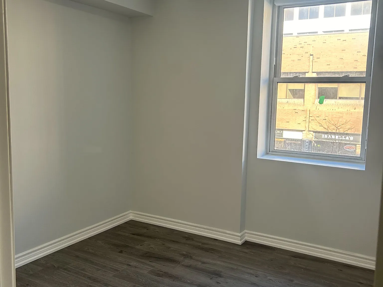3 Simcoe St S — Photo 2