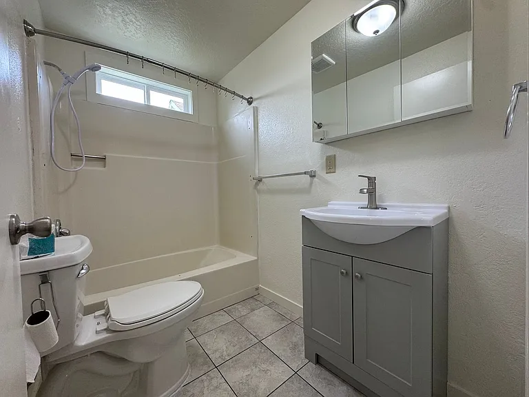 204 W Del Norte St #A-D — Photo 4