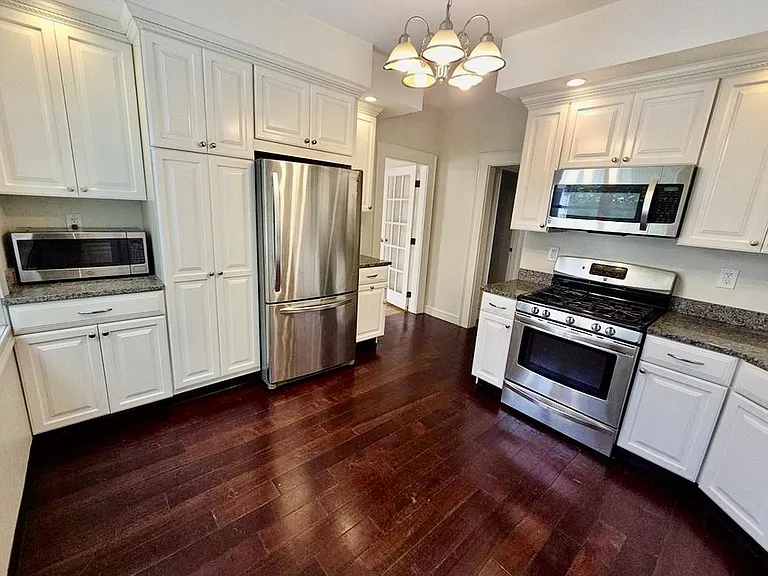 42 Grampian Way #3 — Photo 2