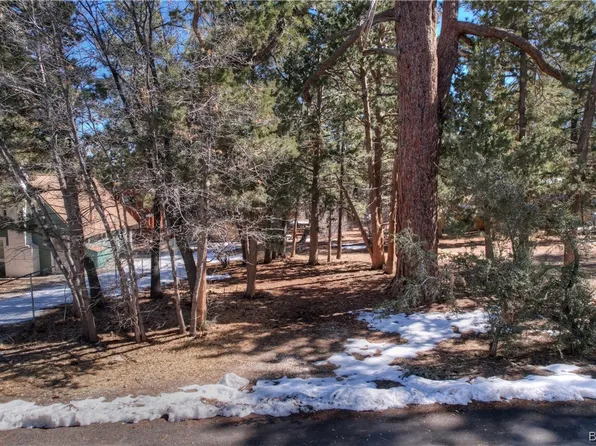 653 Maple Ln, Sugarloaf, CA 92386