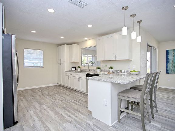 5th image of 1033 Madura Dr