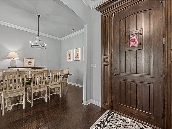 4th image of 909 Via Firenze Ave